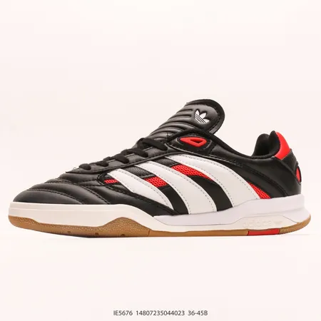 アディダス スニーカー