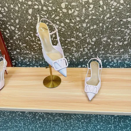 ヴァレンティノ サンダル