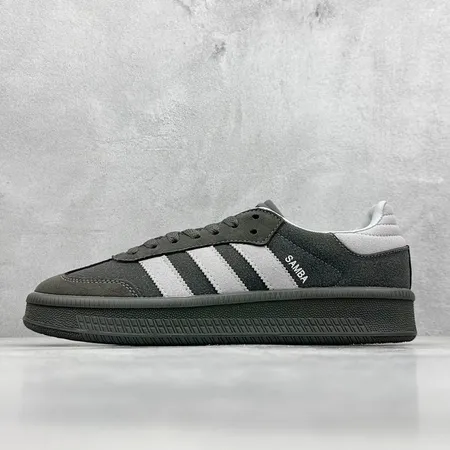 アディダス カジュアルシューズ