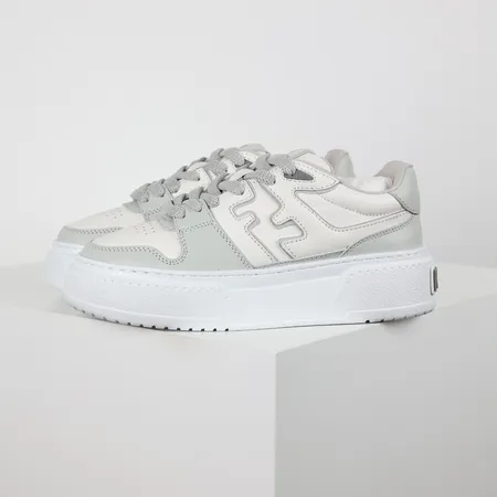 フェンディ カジュアルシューズ