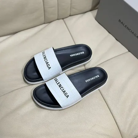 バレンシアガ スリッパ