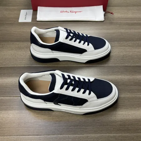 フェラガモ スニーカー