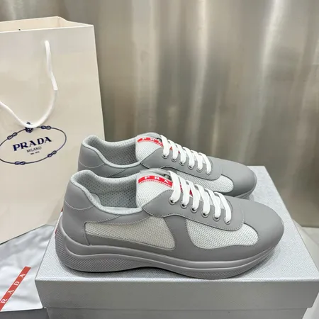 プラダ スニーカー