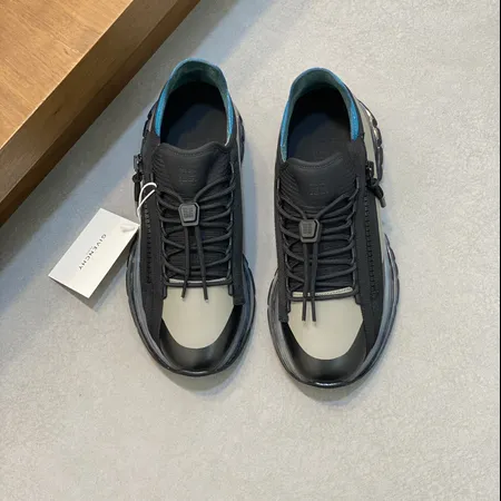 ジバンシィ スニーカー