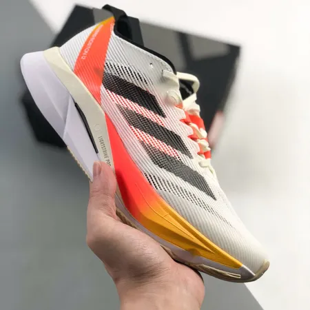 アディダス スニーカー