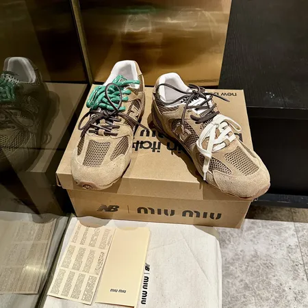 ミュウミュウ スニーカー