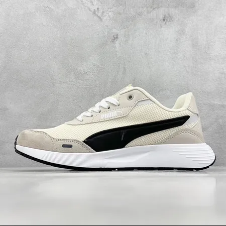 プーマ スニーカー