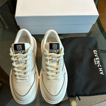 ジバンシィ カジュアルシューズ