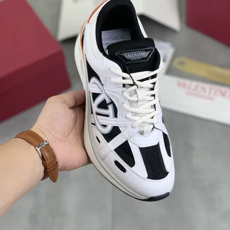 ヴァレンティノ スニーカー