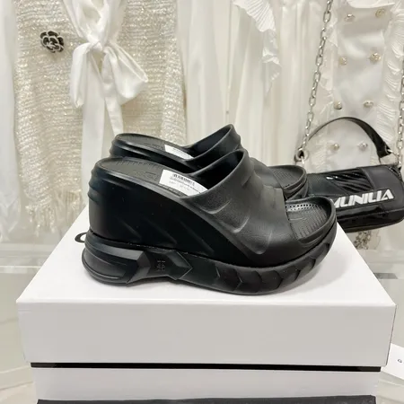 ジバンシィ スリッパ