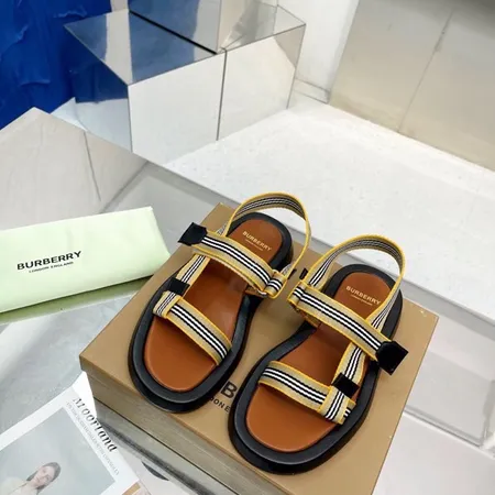 バーバリー ス サンダル