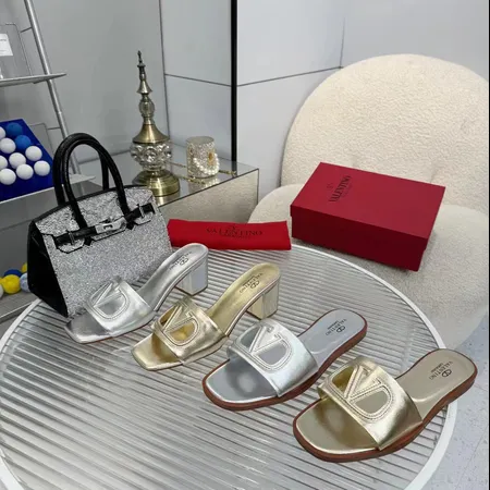 ヴァレンティノ スリッパ