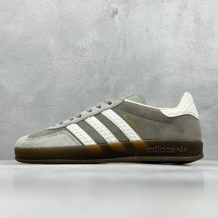 アディダス カジュアルシューズ