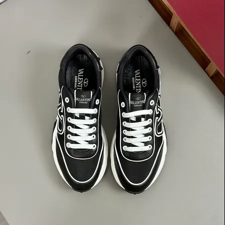 ヴァレンティノ スニーカー
