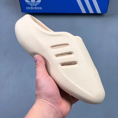 アディダス スリッパ