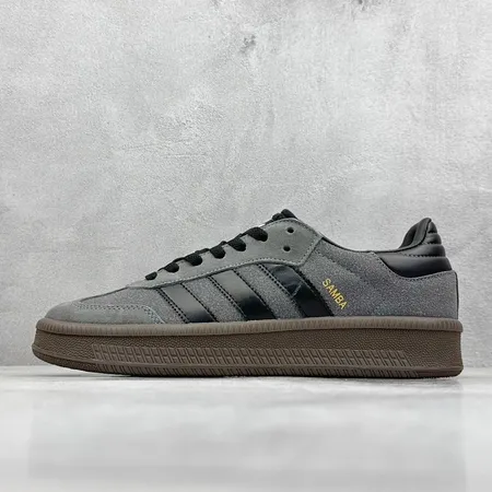 アディダス カジュアルシューズ