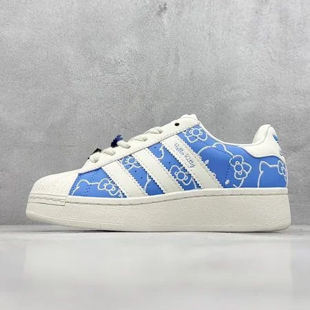 アディダス カジュアルシューズ