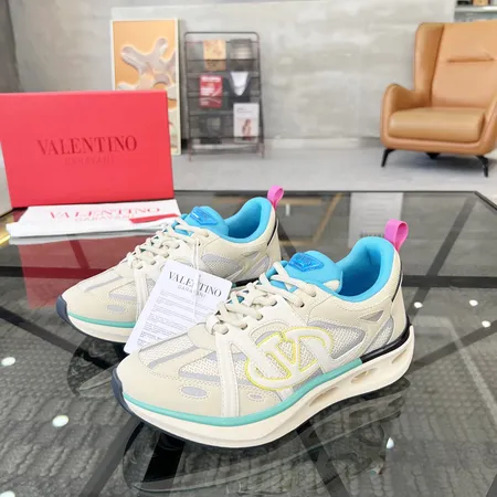 ヴァレンティノ スニーカー