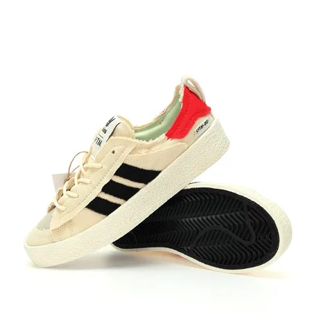 アディダス カジュアルシューズ