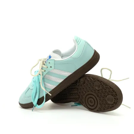 アディダス カジュアルシューズ