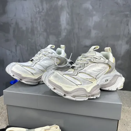 バレンシアガ スニーカー