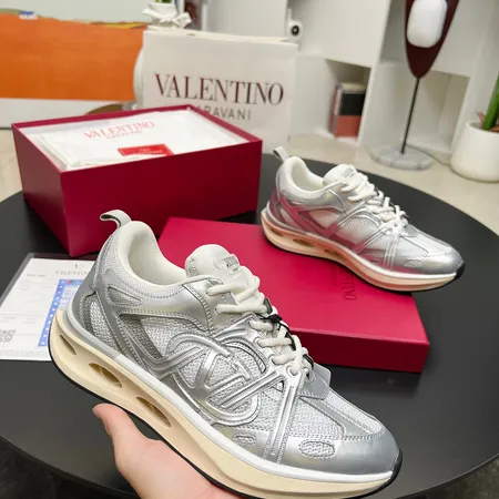 ヴァレンティノ スニーカー