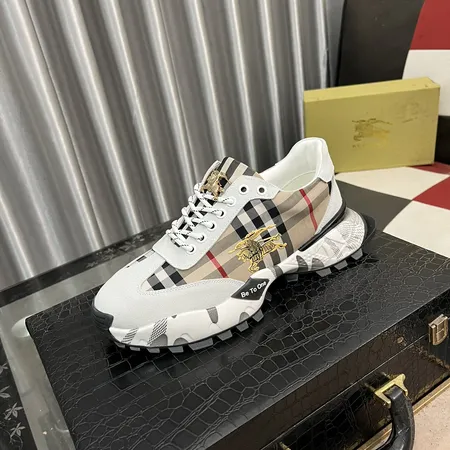 バーバリー ス スニーカー