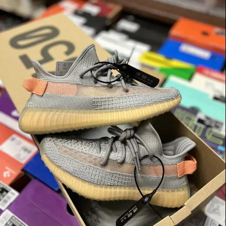 アディダス スニーカー