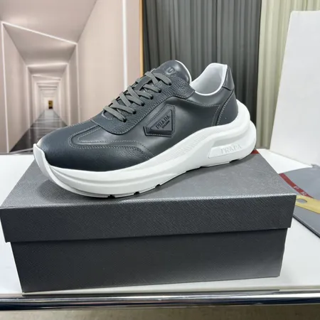 プラダ スニーカー