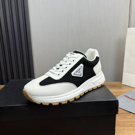 プラダ スニーカー