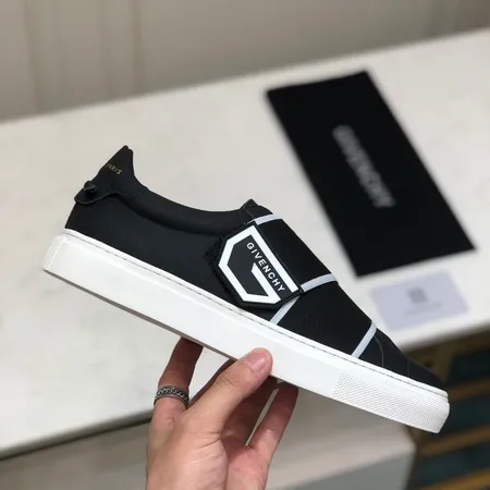 ジバンシィ カジュアルシューズ