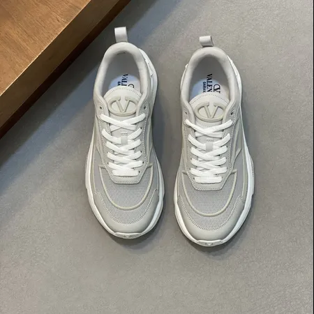 ヴァレンティノ スニーカー