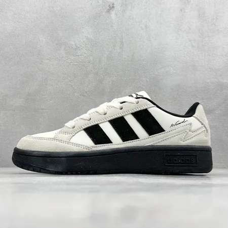 アディダス カジュアルシューズ