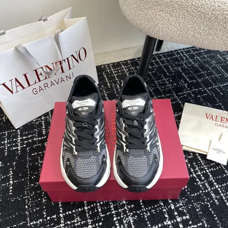 ヴァレンティノ スニーカー