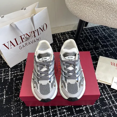 ヴァレンティノ スニーカー
