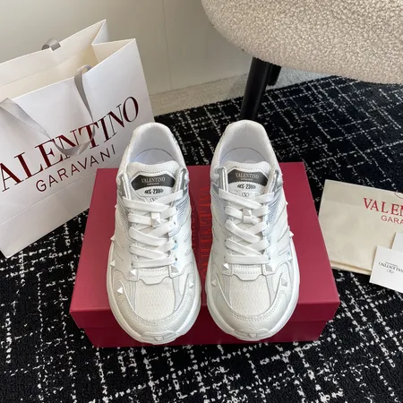 ヴァレンティノ スニーカー