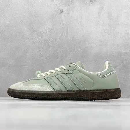 アディダス カジュアルシューズ