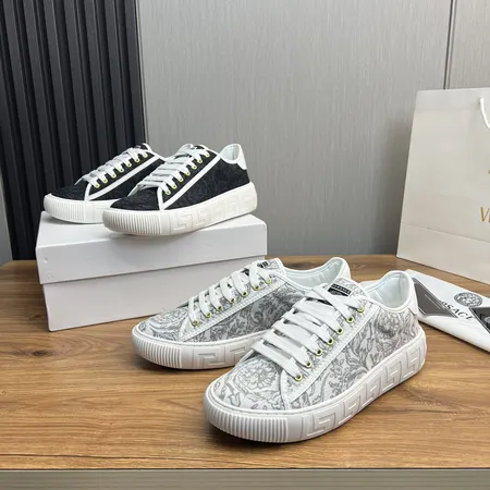 ヴェルサーチ カジュアルシューズ