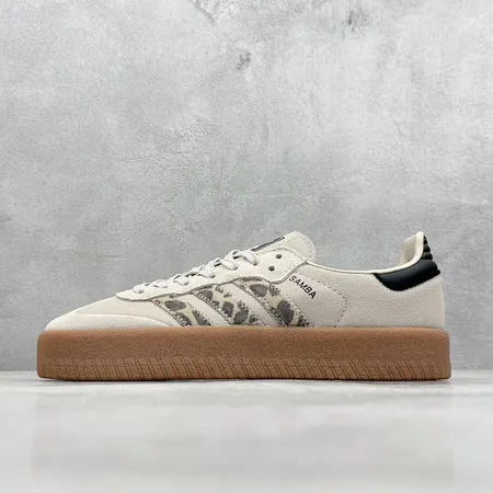 アディダス カジュアルシューズ