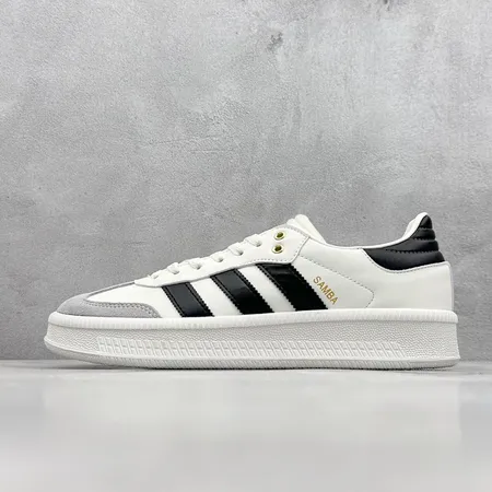 アディダス カジュアルシューズ