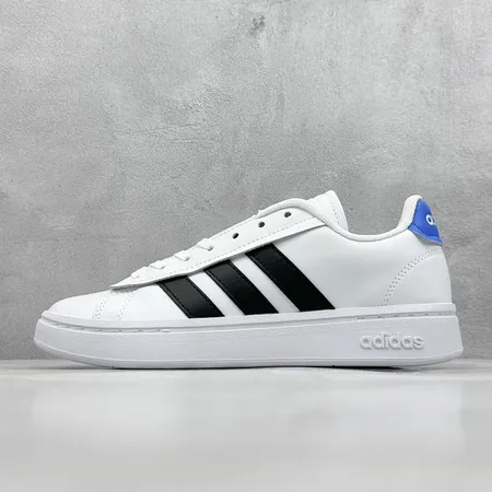 アディダス カジュアルシューズ