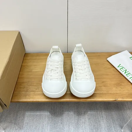 ボッテガ ヴェネタ カジュアルシューズ