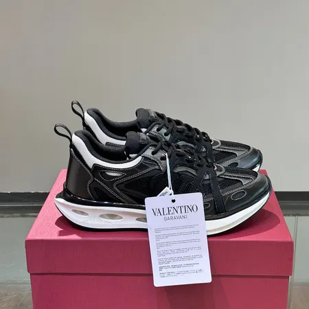 ヴァレンティノ スニーカー