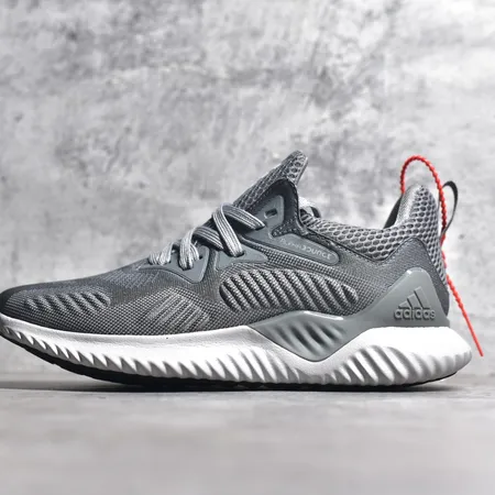 アディダス カジュアルシューズ