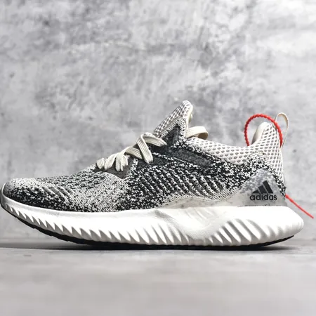 アディダス カジュアルシューズ