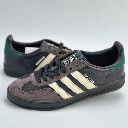 アディダス カジュアルシューズ