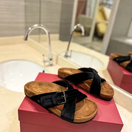 ヴァレンティノ スリッパ