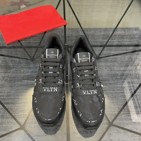 ヴァレンティノ スニーカー