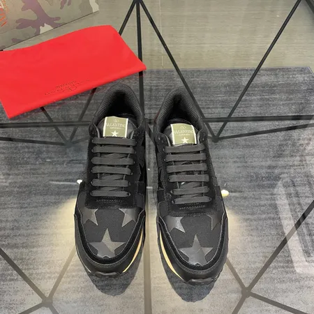 ヴァレンティノ スニーカー