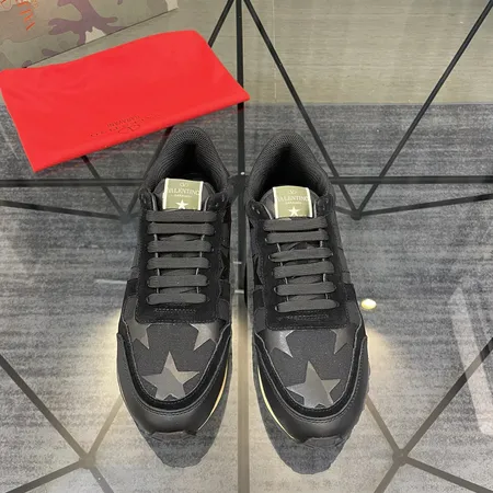 ヴァレンティノ スニーカー